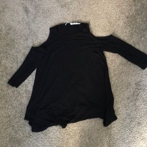 Cold shoulder 3/4 length tee